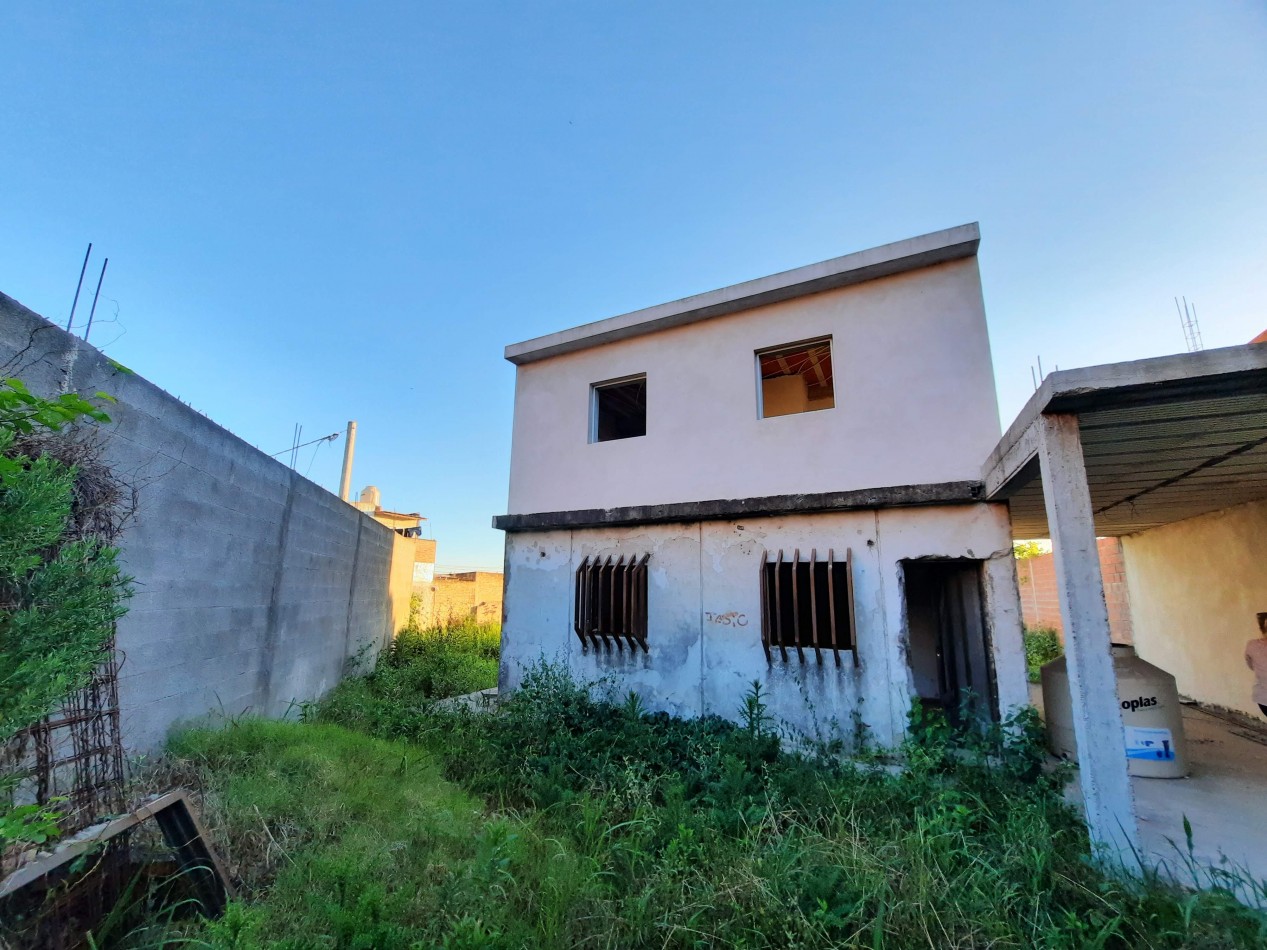 SE VENDE GRAN TERRENO , COCHERAS Y CASA A TERMINAR !!!!