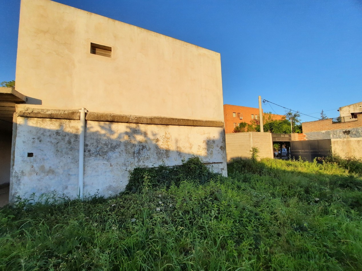 SE VENDE GRAN TERRENO , COCHERAS Y CASA A TERMINAR !!!!