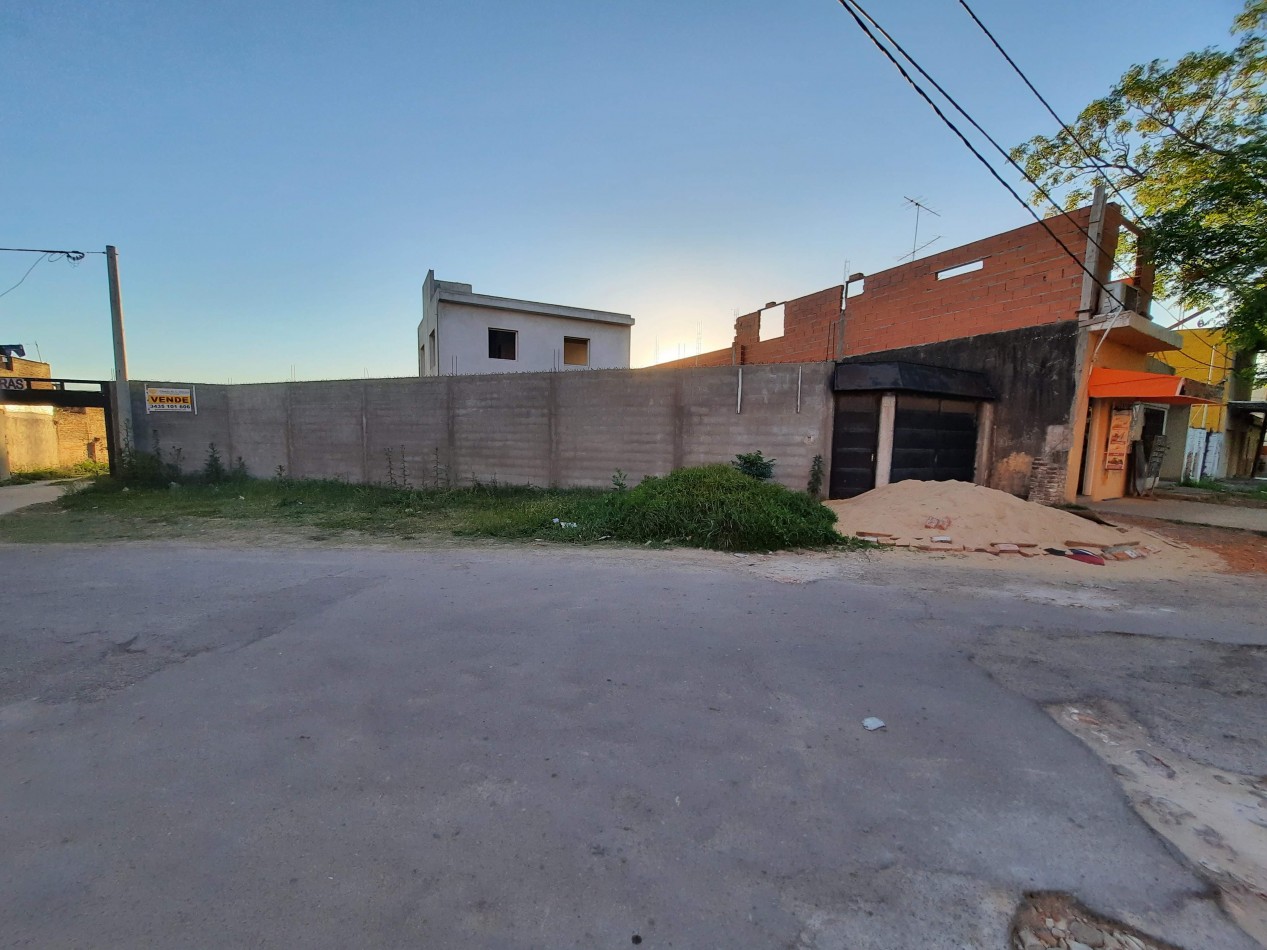 SE VENDE GRAN TERRENO , COCHERAS Y CASA A TERMINAR !!!!