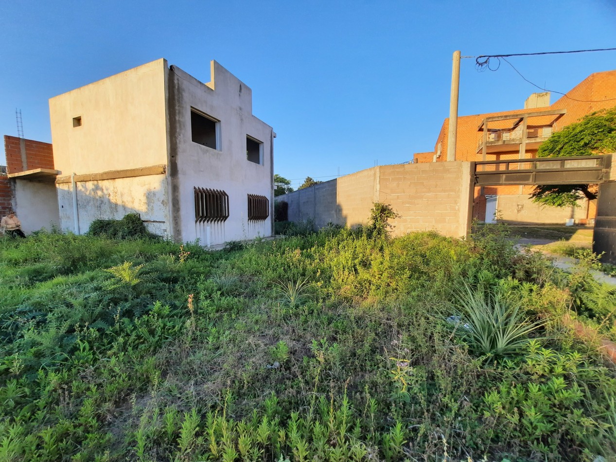 SE VENDE GRAN TERRENO , COCHERAS Y CASA A TERMINAR !!!!