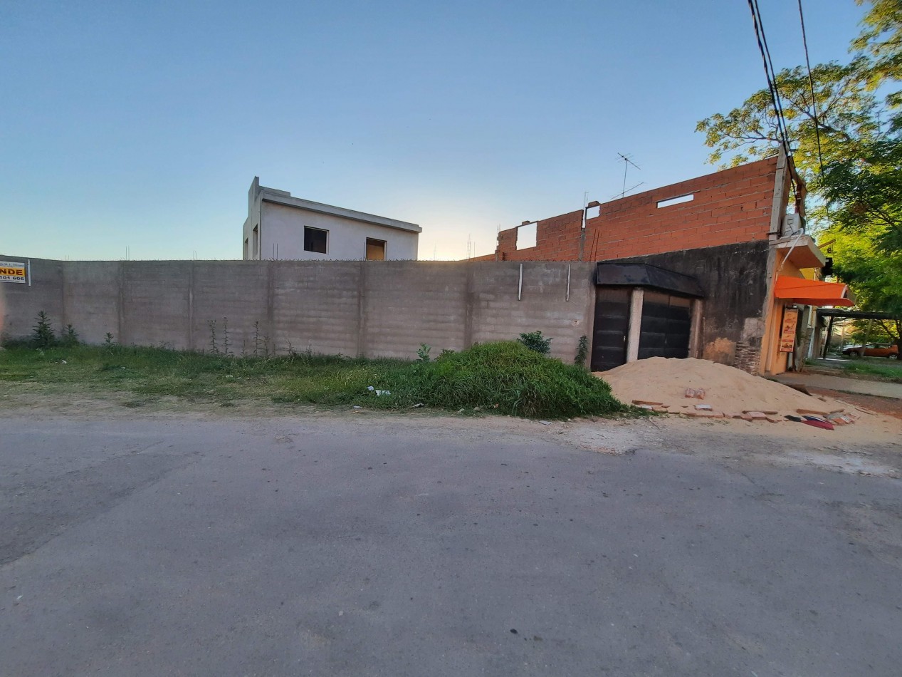 SE VENDE GRAN TERRENO , COCHERAS Y CASA A TERMINAR !!!!