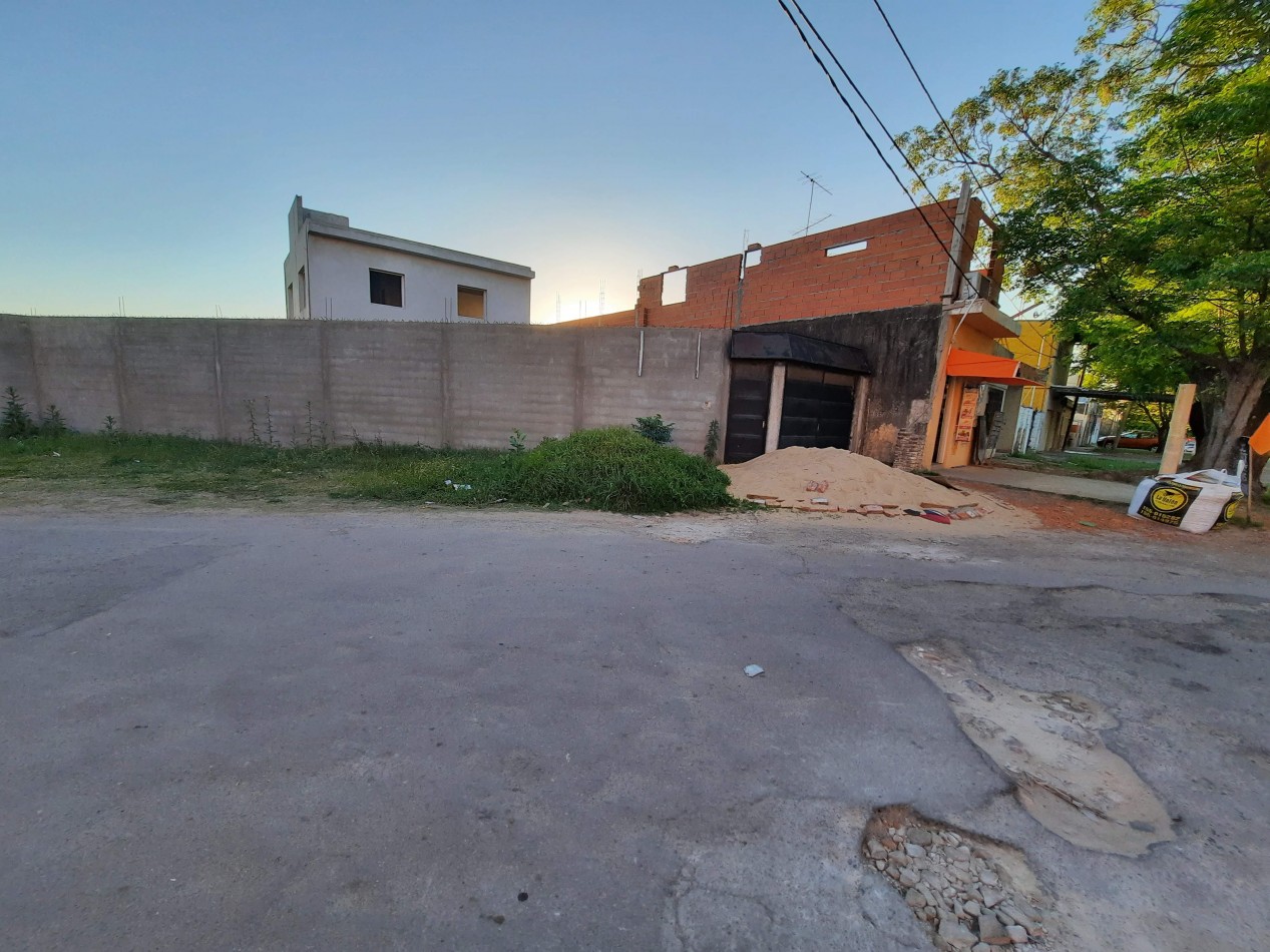 SE VENDE GRAN TERRENO , COCHERAS Y CASA A TERMINAR !!!!
