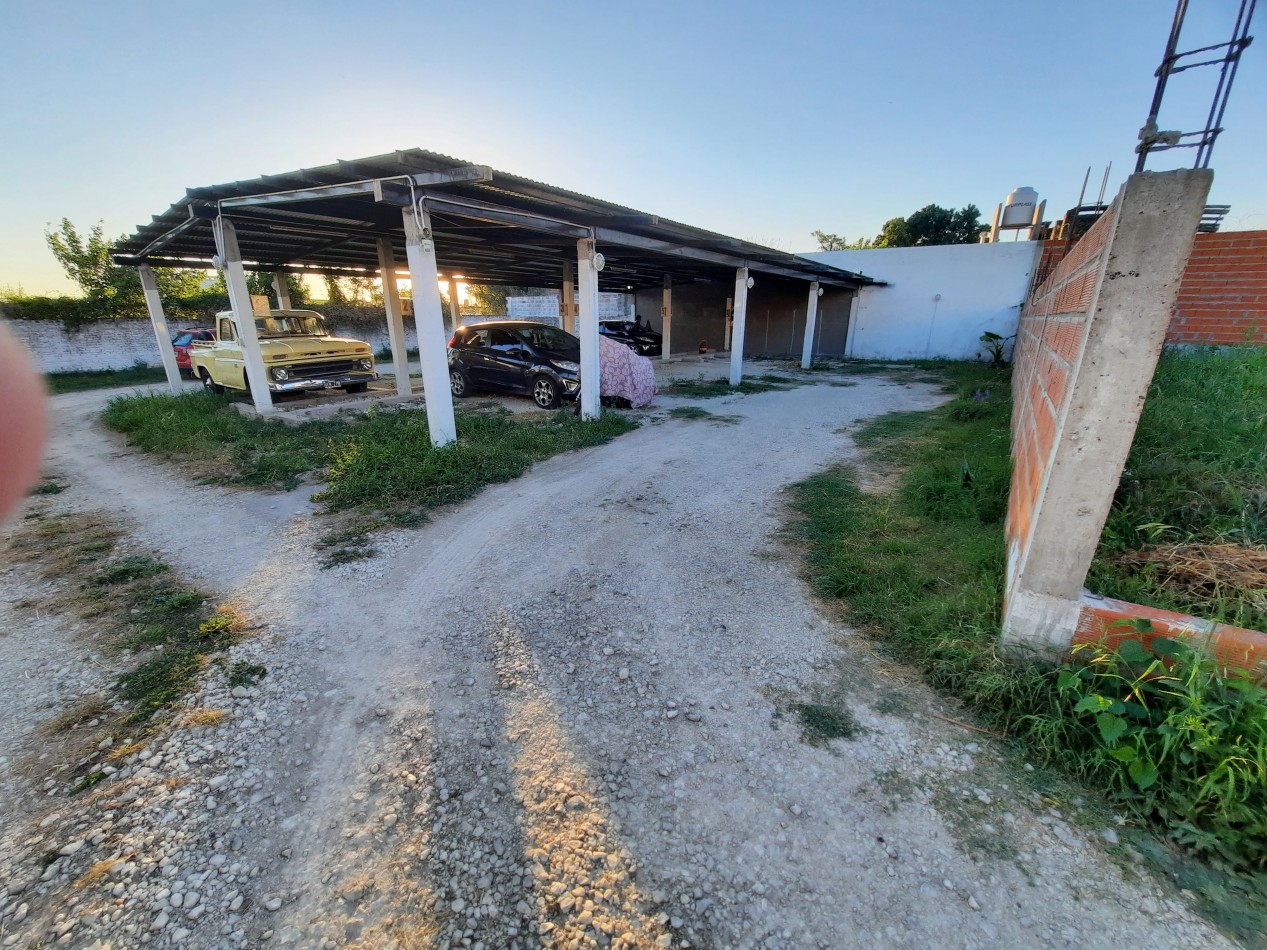 SE VENDE GRAN TERRENO , COCHERAS Y CASA A TERMINAR !!!!