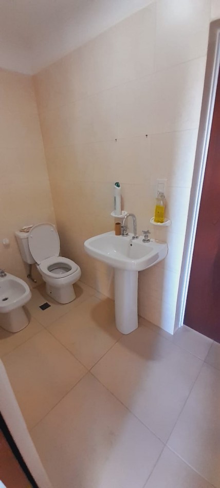 En venta gran propiedad de 3 dormitorios zona Garrigo y Provincias Unidas 