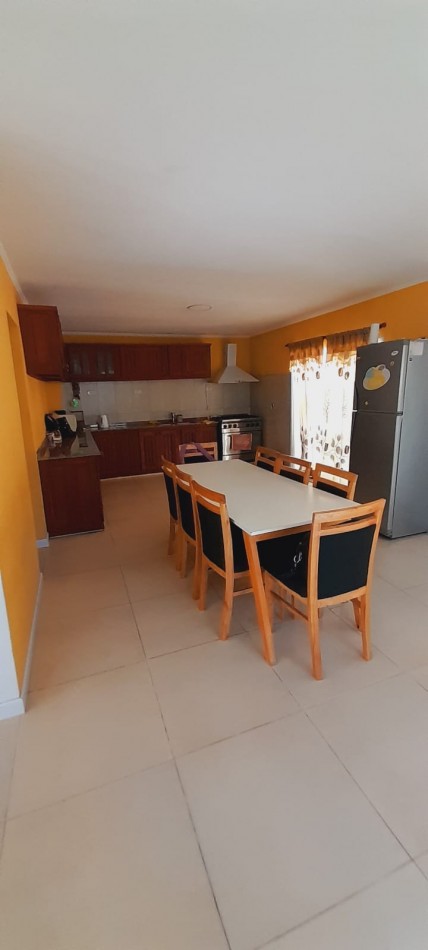 En venta gran propiedad de 3 dormitorios zona Garrigo y Provincias Unidas 