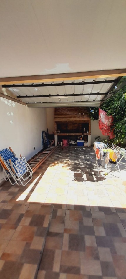 En venta gran propiedad de 3 dormitorios zona Garrigo y Provincias Unidas 