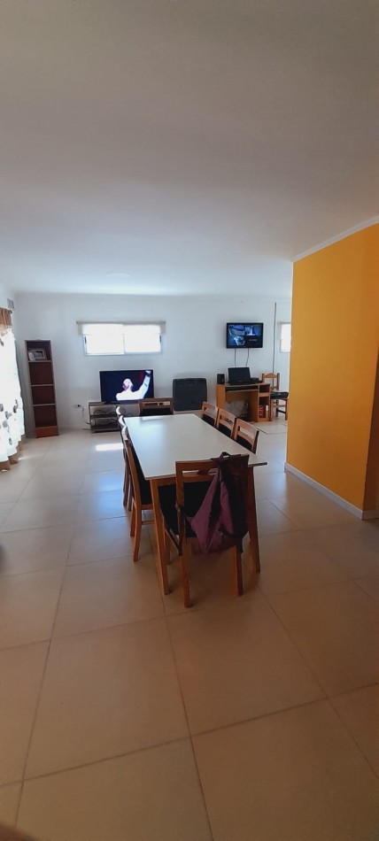 En venta gran propiedad de 3 dormitorios zona Garrigo y Provincias Unidas 