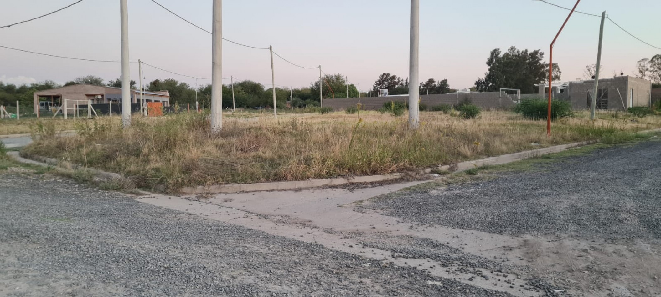 Terreno en esquina en Oro Verde