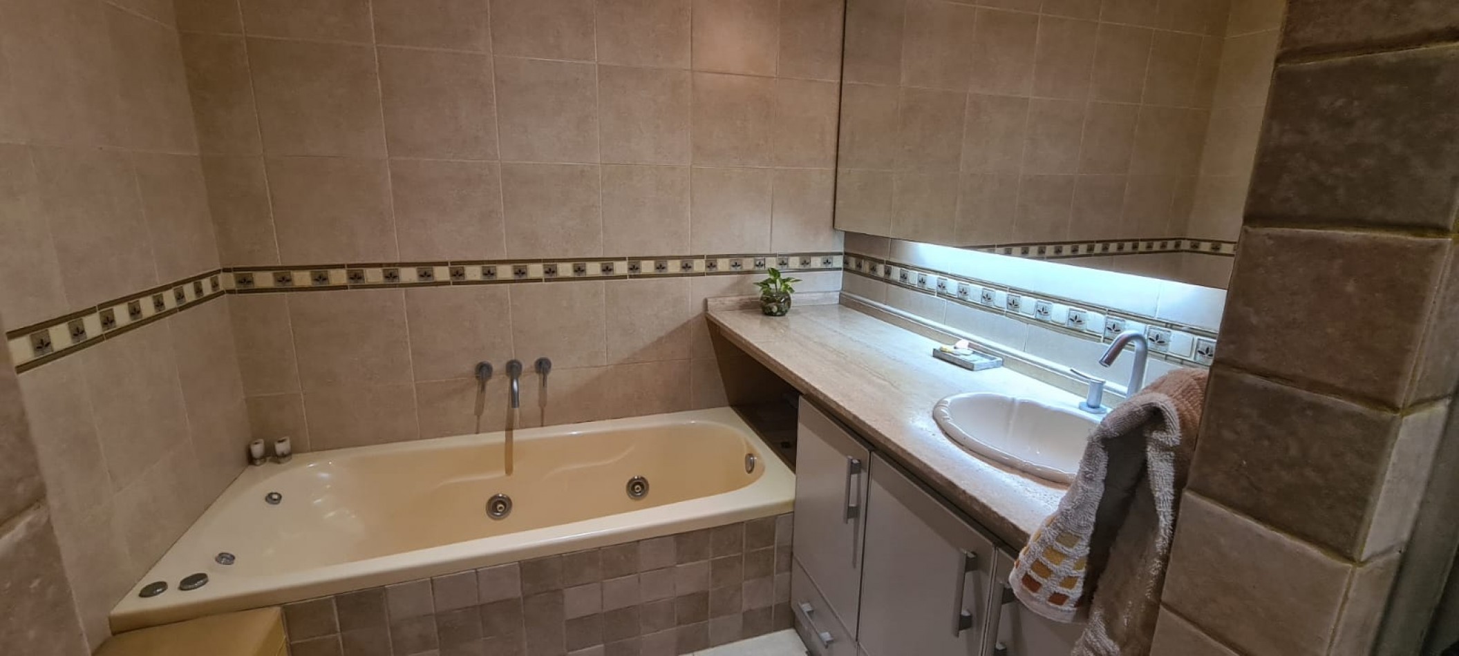 En venta  hermosa casa con pileta en predio zona sur 