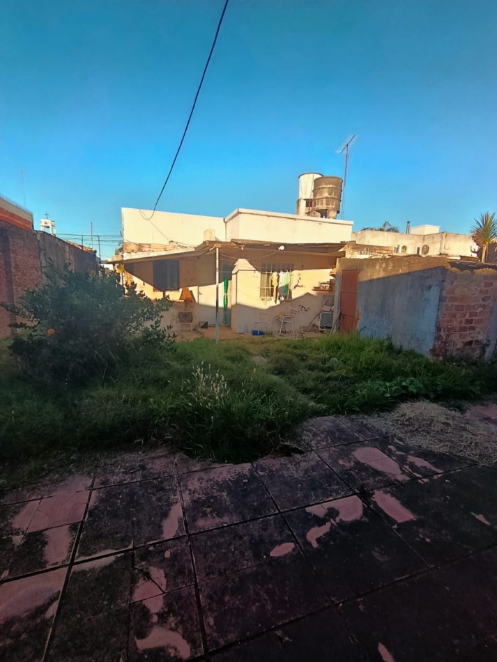En venta casa 2 dormitorios con gran terreno 