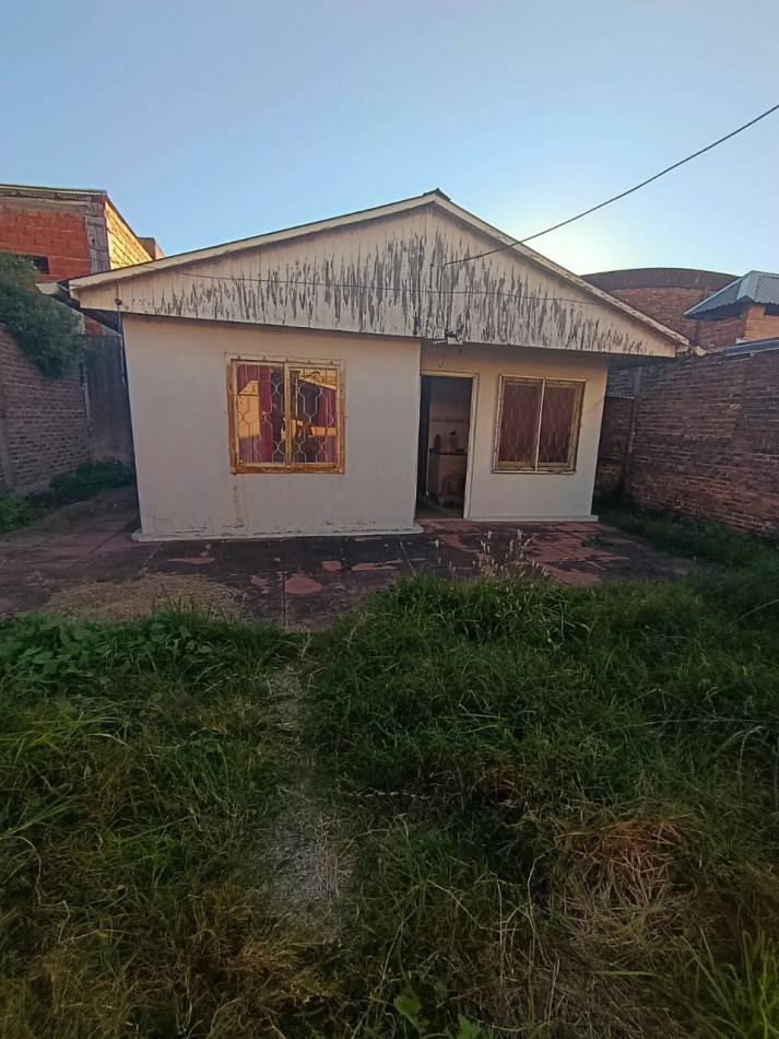 En venta casa 2 dormitorios con gran terreno 