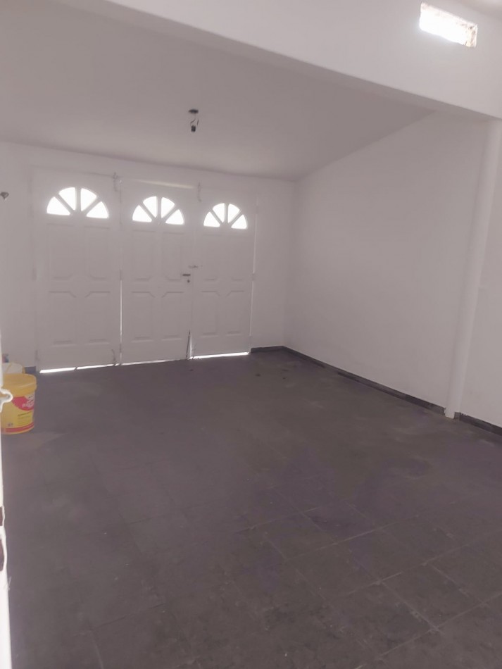 Amplia casa en venta Zona Almafuerte.