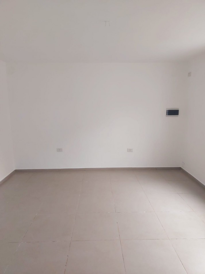 Amplia casa en venta Zona Almafuerte.