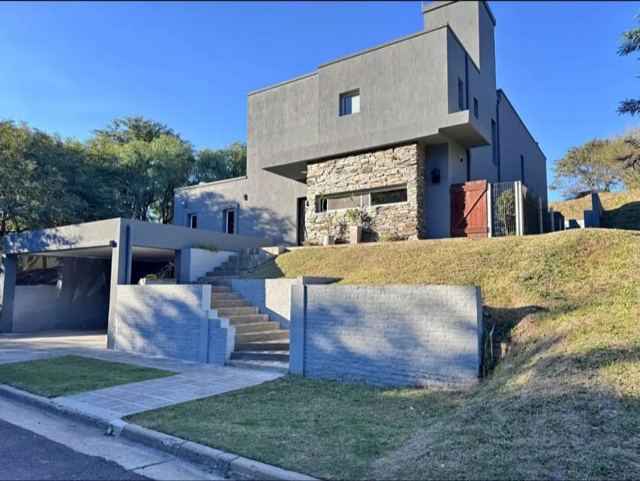 Casa de Lujo en Puerto Urquiza 