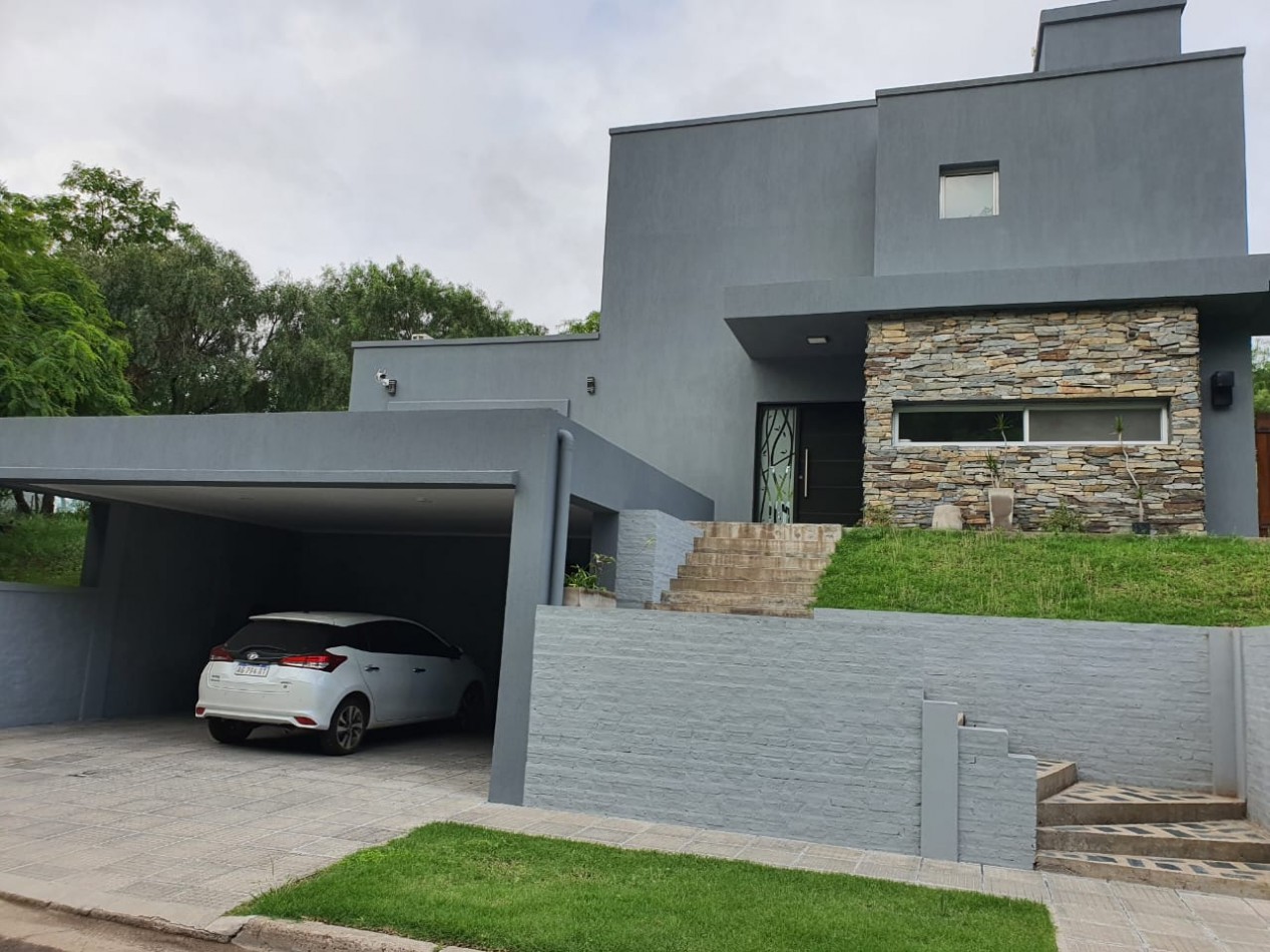 Casa de Lujo en Puerto Urquiza 