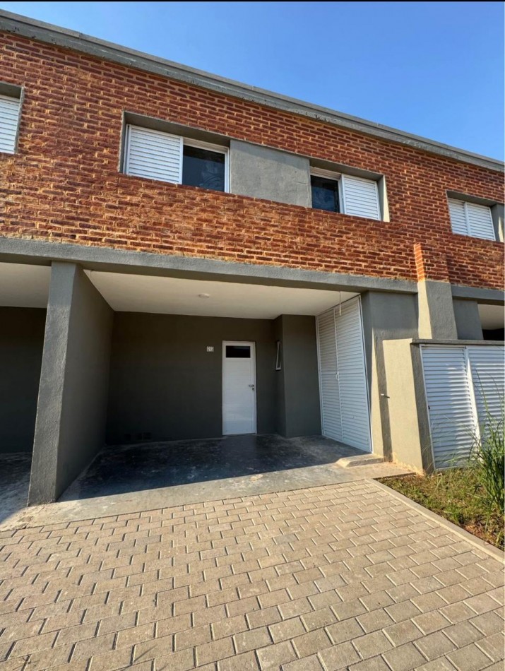 Duplex a Estrenar en complejo cerrado.