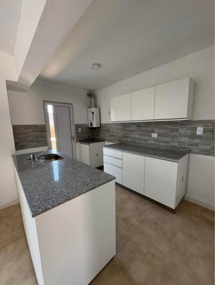 Duplex a Estrenar en complejo cerrado.