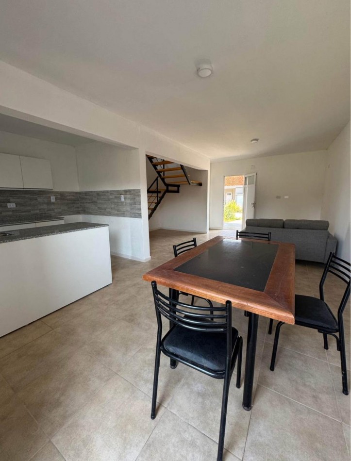 Duplex a Estrenar en complejo cerrado.