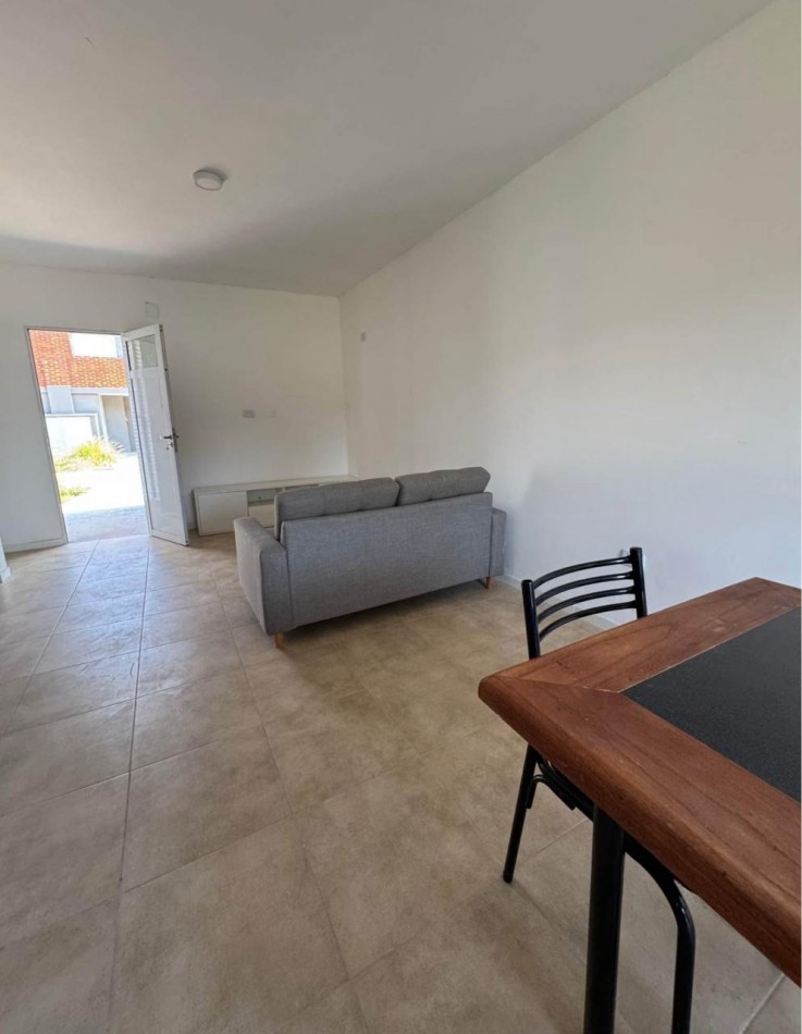 Duplex a Estrenar en complejo cerrado.