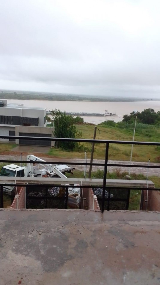 TRIPLEX EN CONSTRUCCION CON VISTA AL RIO.