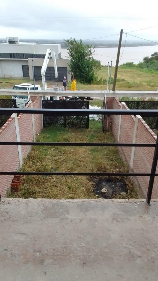 TRIPLEX EN CONSTRUCCION CON VISTA AL RIO.