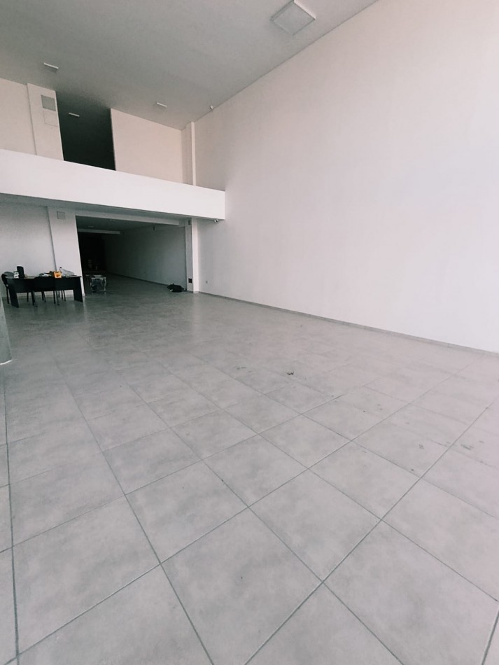 Gran Salon Comercial a estrenar.