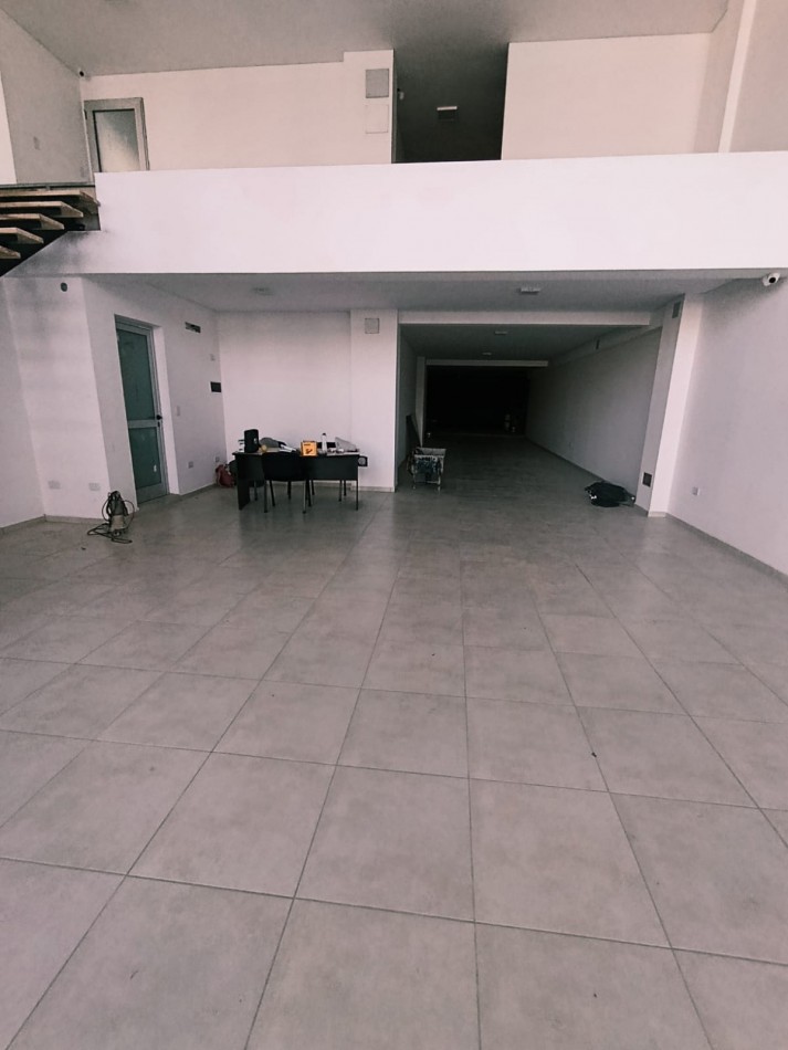 Gran Salon Comercial a estrenar.
