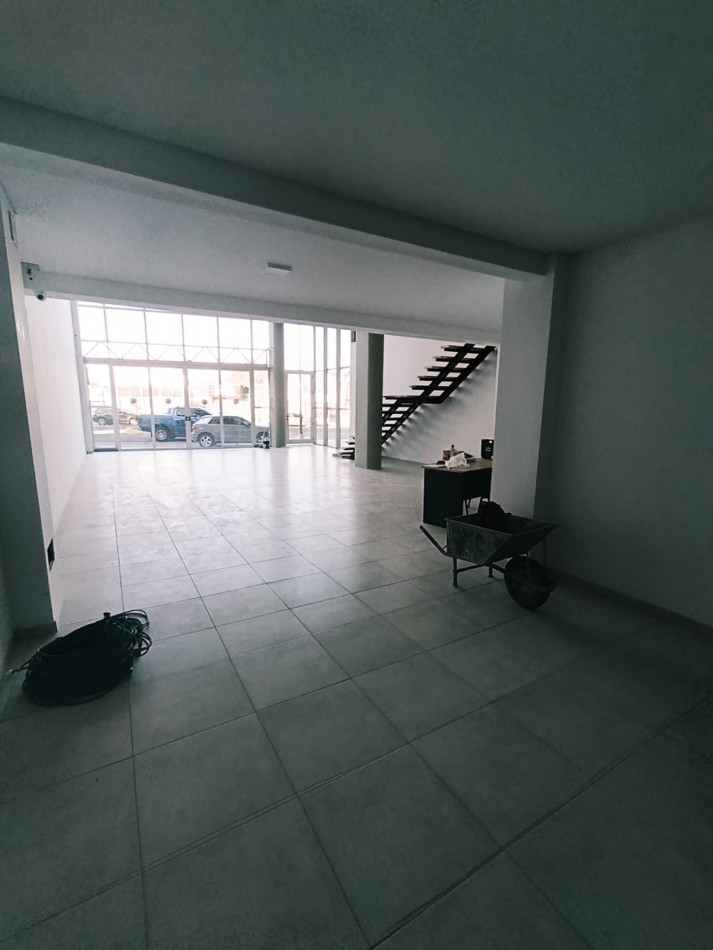 Gran Salon Comercial a estrenar.