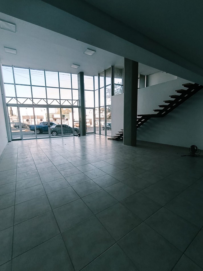 Gran Salon Comercial a estrenar.