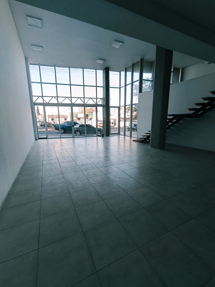 Gran Salon Comercial a estrenar.