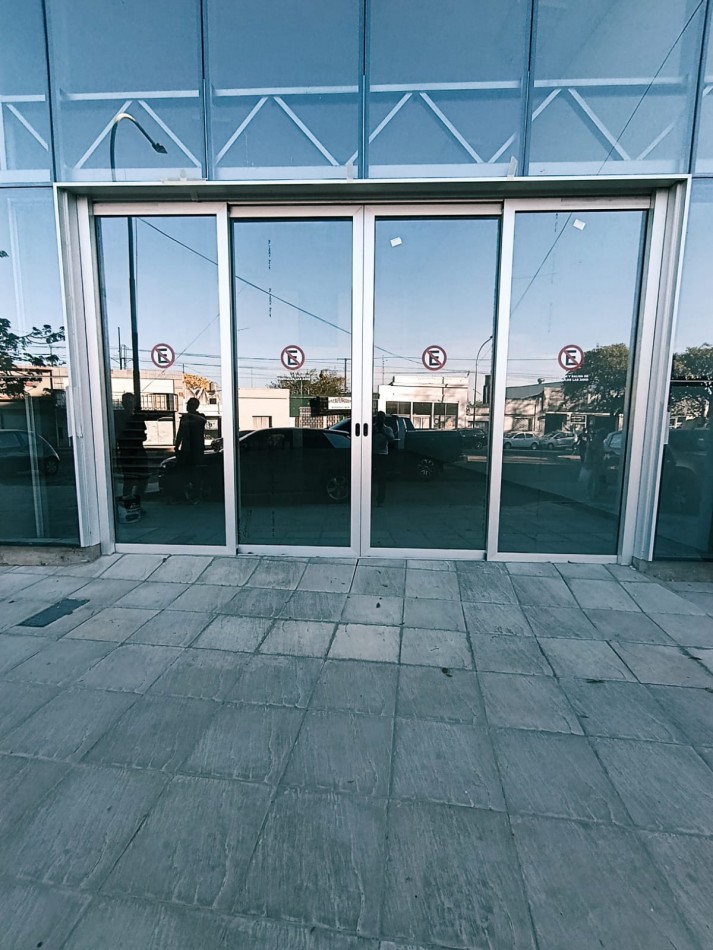 Gran Salon Comercial a estrenar.