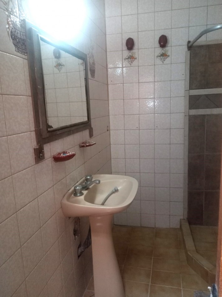 En venta casa con local comercial y departamento 