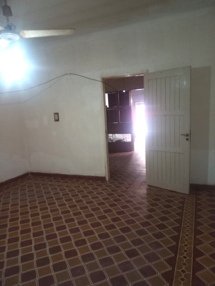 En venta casa con local comercial y departamento 