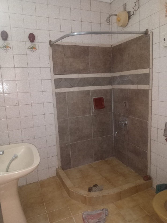 En venta casa con local comercial y departamento 