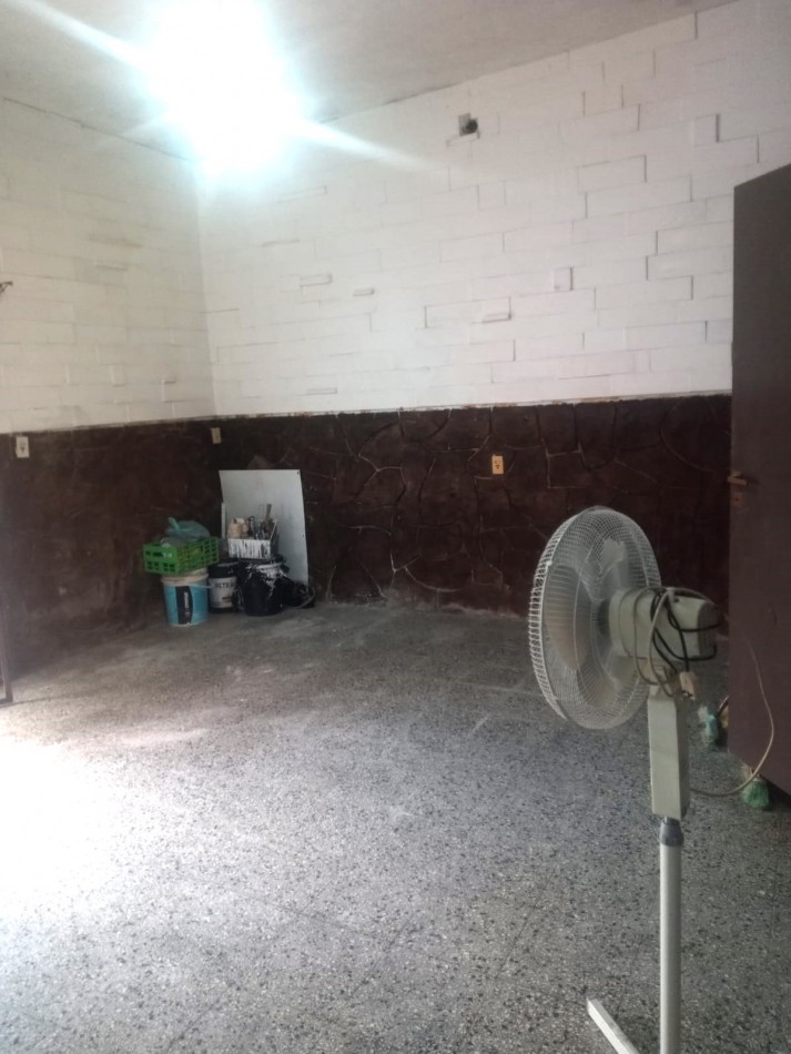 En venta casa con local comercial y departamento 