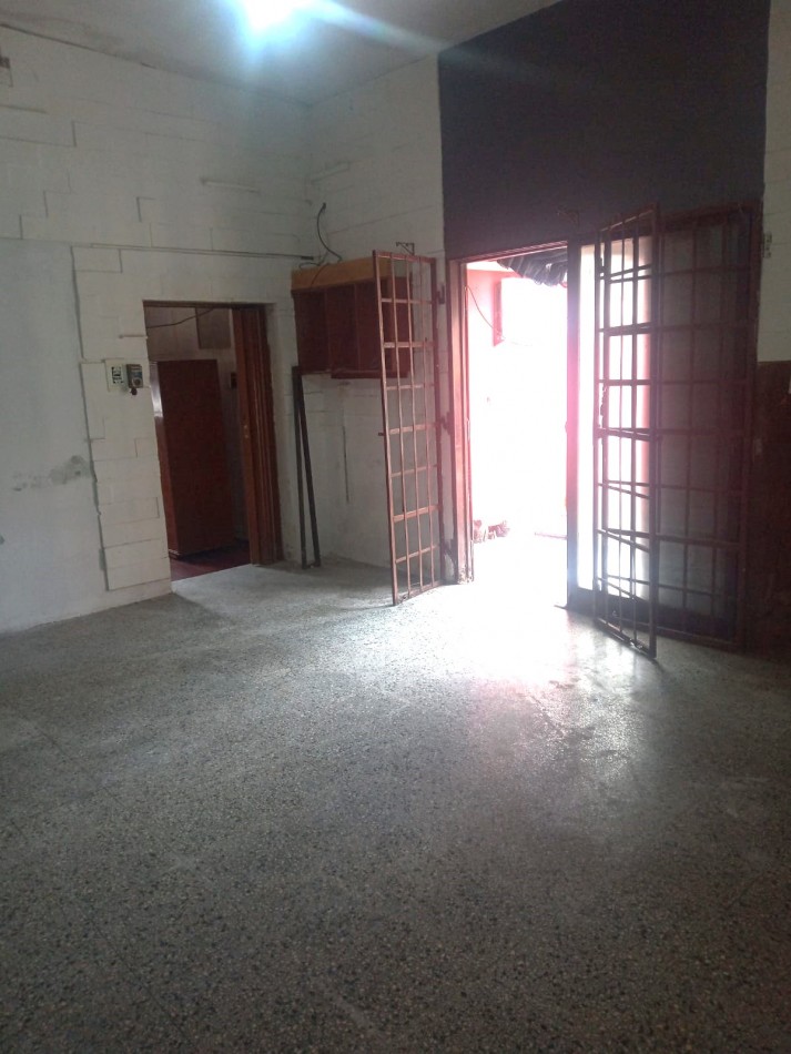 En venta casa con local comercial y departamento 