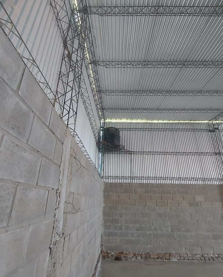 En venta 2 galpones nuevos. 