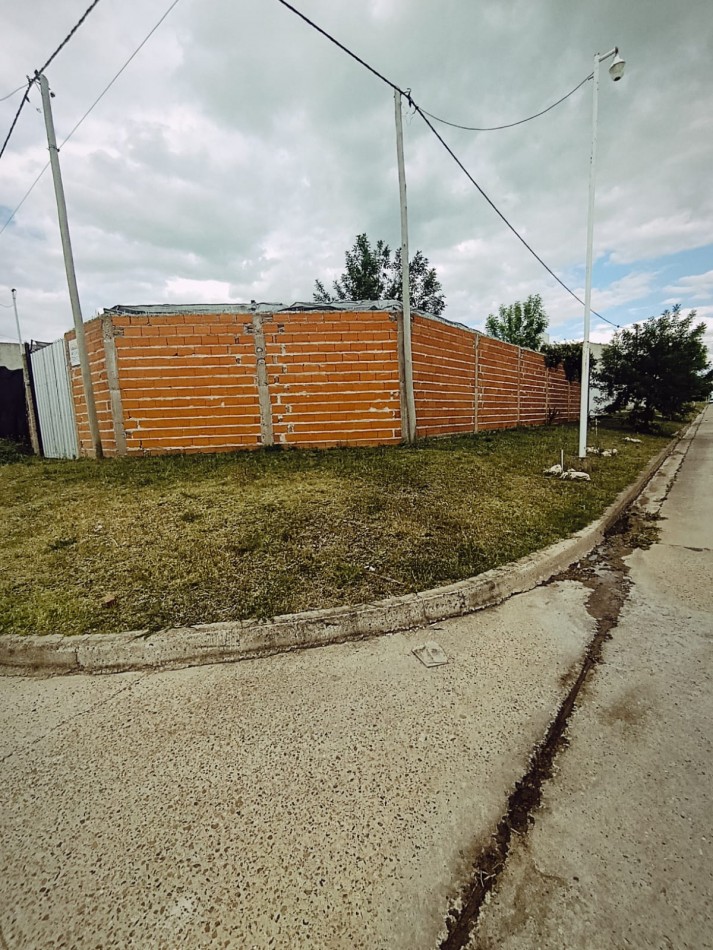 Lote con casa. San Benito