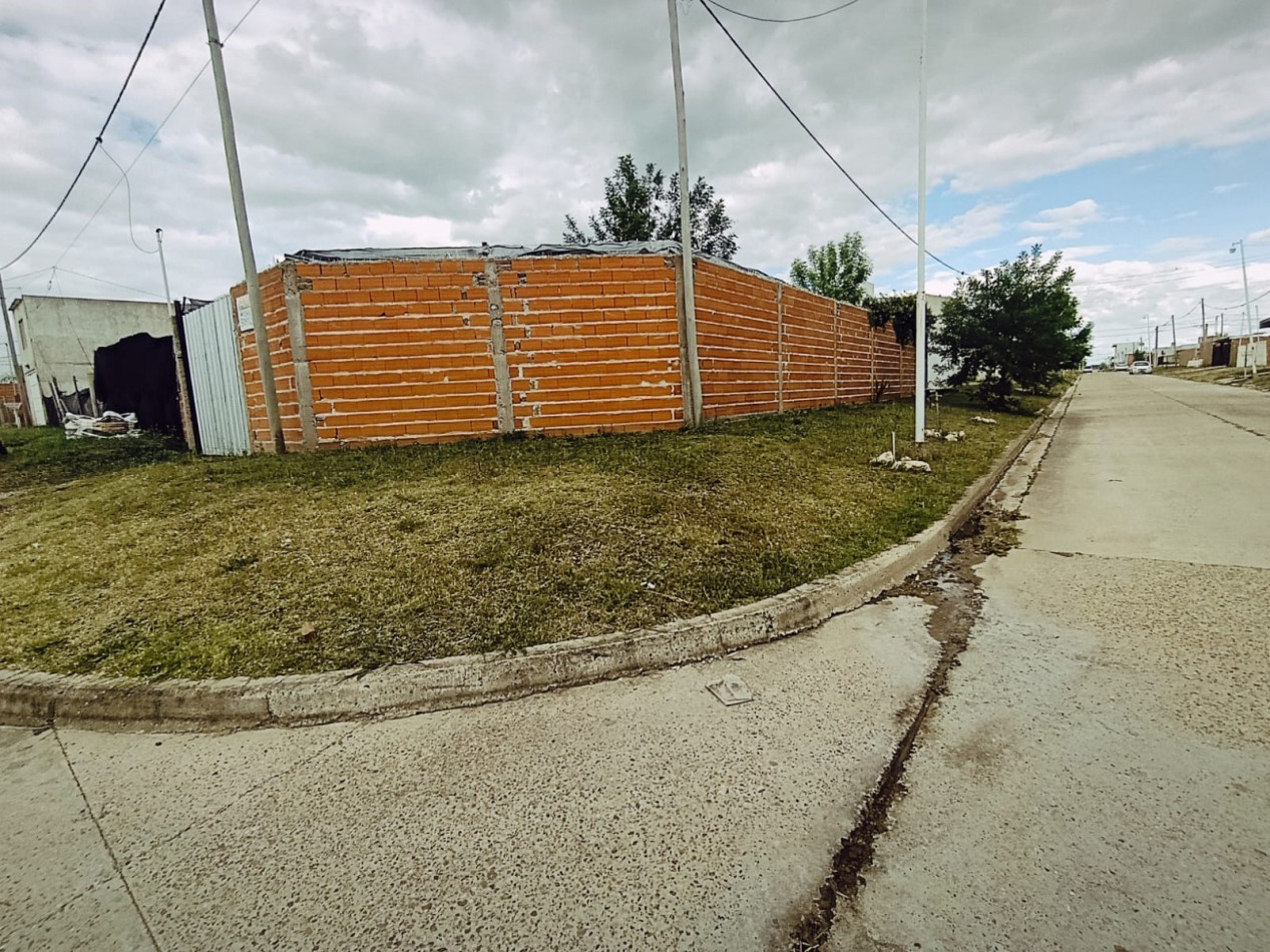 Lote con casa. San Benito