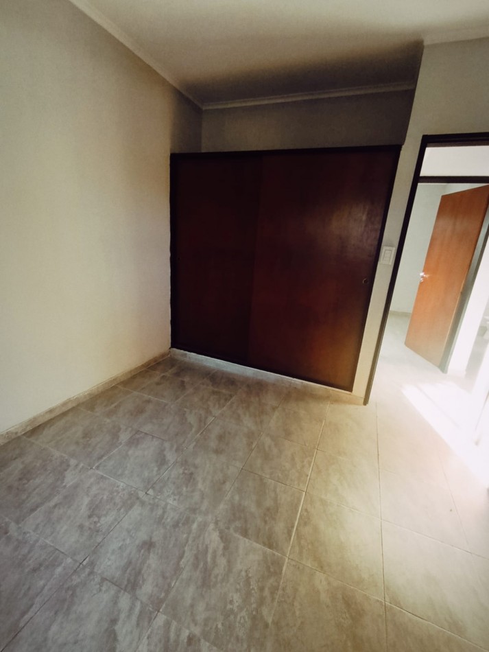 Amplia y moderna casa en calle Garrigo.