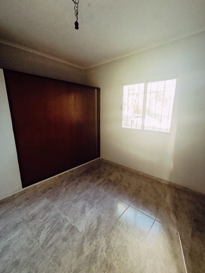 Amplia y moderna casa en calle Garrigo.