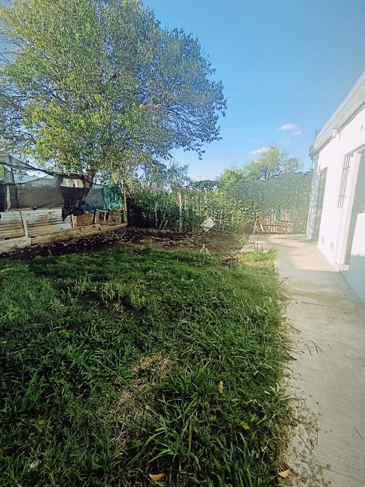 Amplia y moderna casa en calle Garrigo.