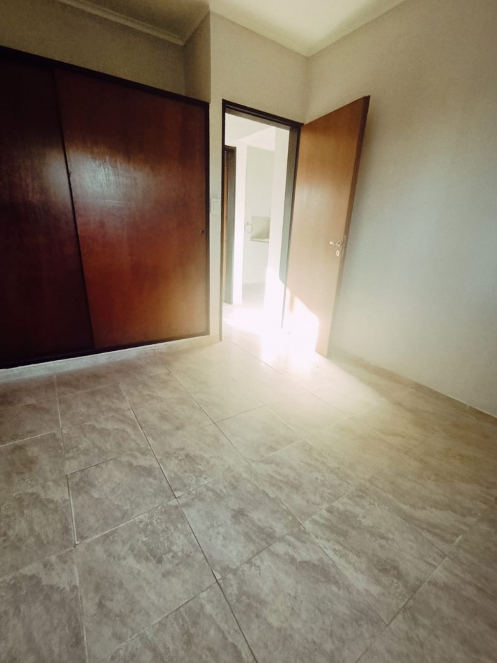 Amplia y moderna casa en calle Garrigo.