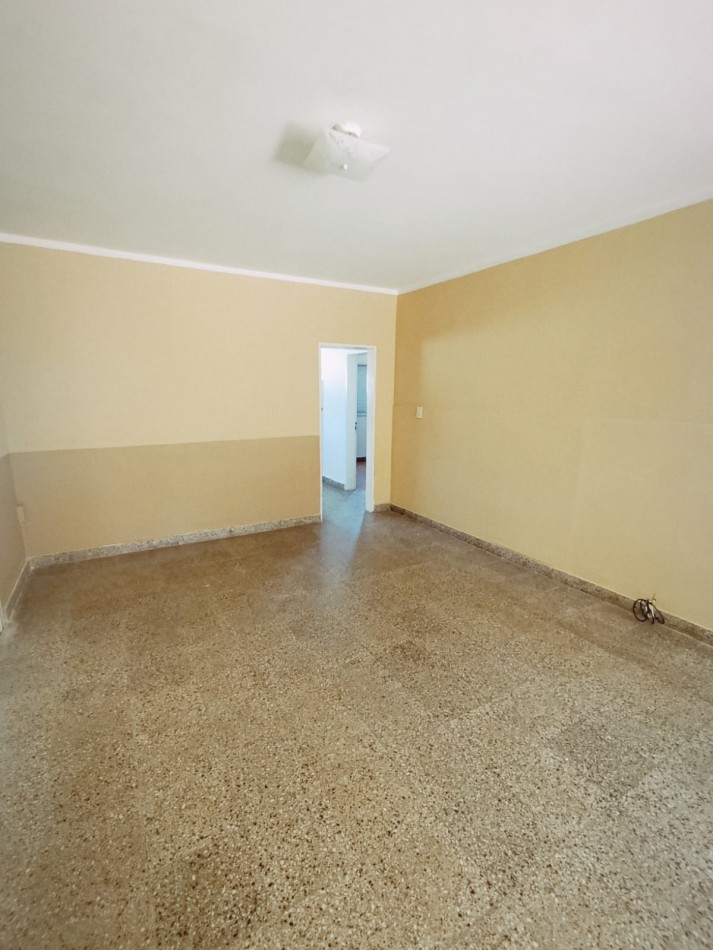 Amplia casa en venta Perfecto Estado.