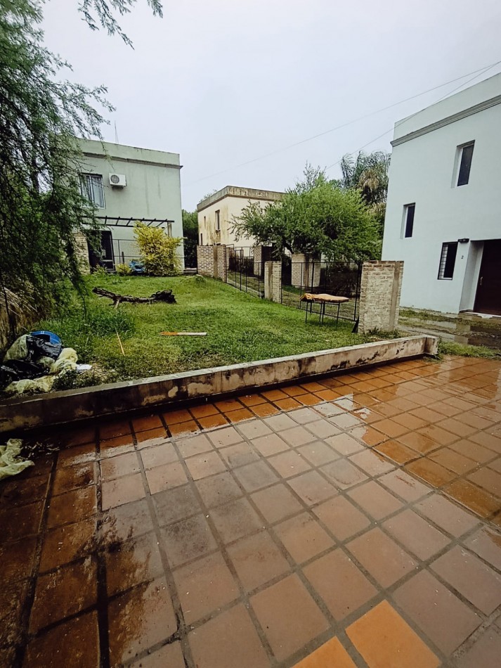 Amplia casa en Complejo  Zona Toma.