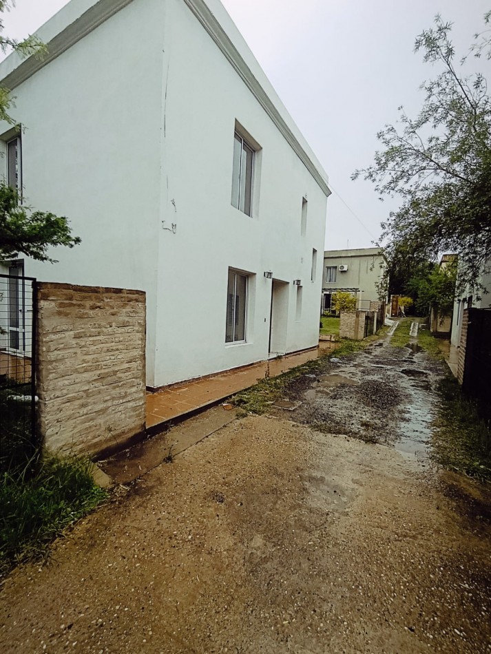 Amplia casa en Complejo  Zona Toma.