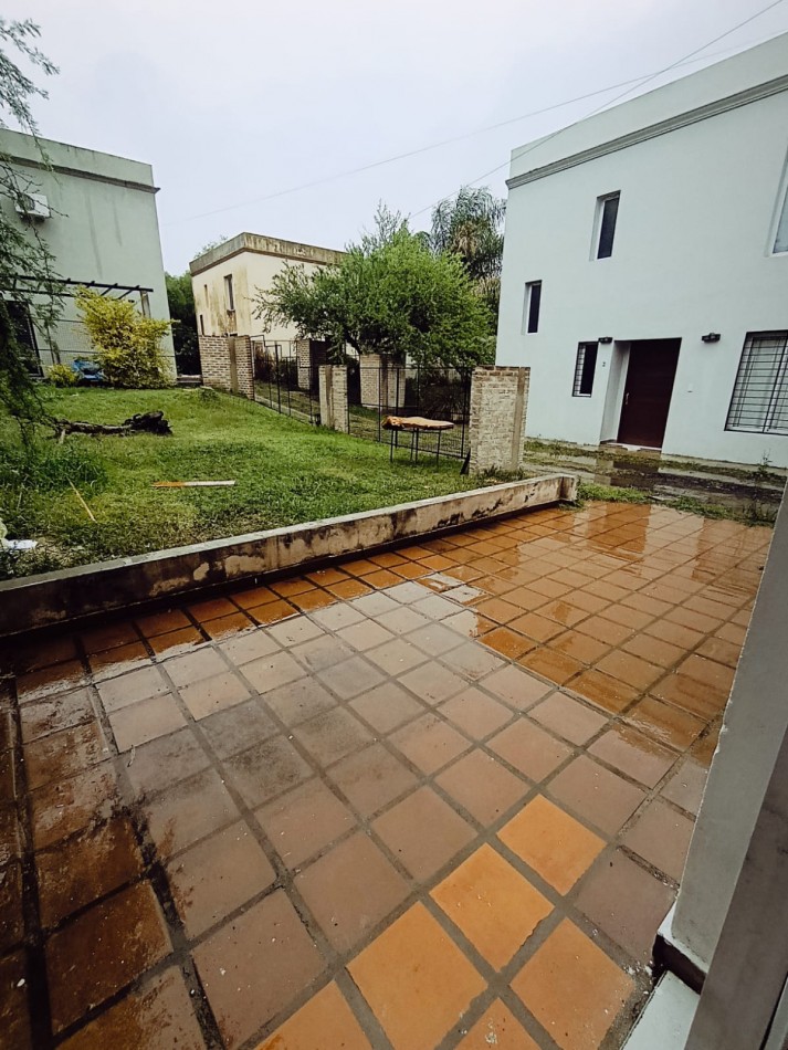 Amplia casa en Complejo  Zona Toma.