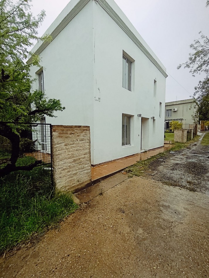 Amplia casa en Complejo  Zona Toma.