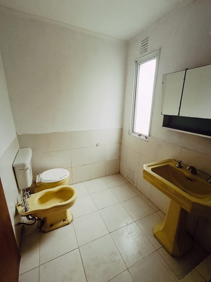 Amplia casa en Complejo  Zona Toma.