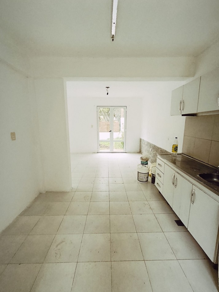 Amplia casa en Complejo  Zona Toma.